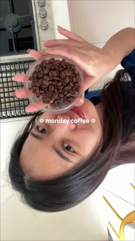 Starting monday the right way - with coffeee!! 😌☕️