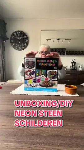 Ooit al eens stenen willen schilderen? Dat kan met deze creatieve set. Tonia geeft hier alvast een demonstratie! 🔥 Shop bij Smiley Toys en help mee kinderen uit armoede redden! ❤️‍🩹 #unboxing #unboxingvideo #DIY #doityourself #creatief #schilderen #knutselen #stenenschilderen #speelgoed #armoede #kinderarmoede 