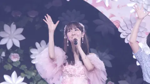 柏木由紀卒業コンサート⛄️🎀 美しい卒業ドレス姿、みなさん目に焼き付けてくれましたか❔🥹💐 たくさんの笑顔に包まれた卒業コンサートはHulu ストアにてアーカイブ配信中🗝🤍 #AKB48 #柏木由紀 #ゆきりん #卒コン #卒業コンサート #桜の花びらたち 