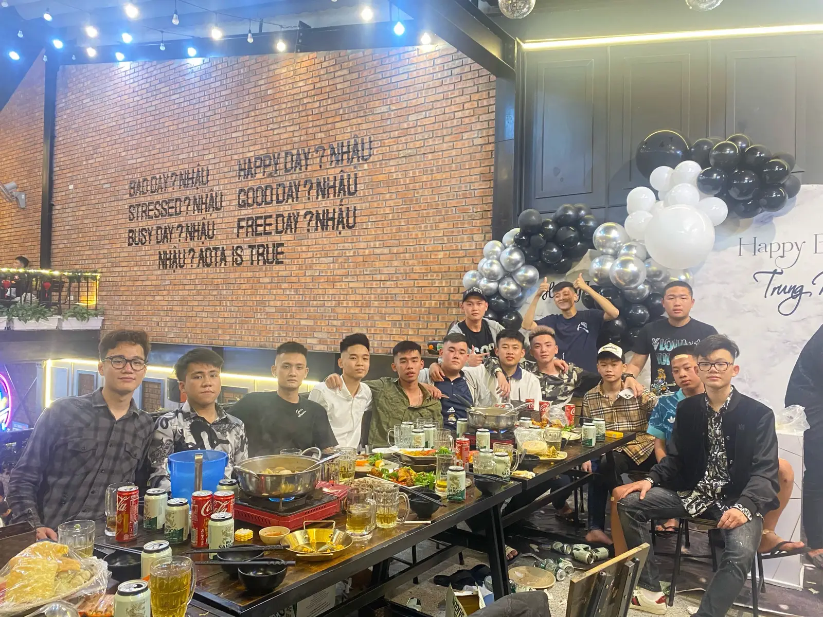 : “Điều đẹp đẽ không nằm ở hai từ tuổi trẻ, mà là trong tuổi trẻ đó chúng ta đã từng có nhau..” @Nhật Biển (suydinhduong) @nguyensyduc01 #xuhuongtiktok #vinh 