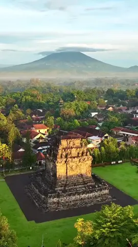 A beautifull l view of the mendut temple.  #candimendut