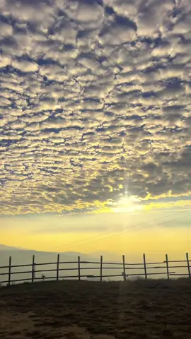 Badal banera aayeni huncha ❤️ #badal #badalbaneraaayehunxa #chakhewa #bhojpur #nepal #clouds #sunrise #fyp 