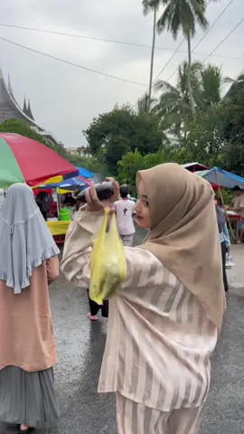 Berburu takjil tapi males mikirin ootd #piyama #piyamakekinian #OOTD #ngabuburit #takjil #pajamas #pajamaset 