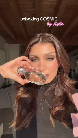 unboxing del nuovo profumo di @Kylie Jenner 🩷 vi piace? #cosmic 