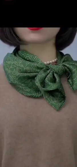 This green silkcarf is so elegant! #🍀#green #greenlover #elegant #elegantstyle #pearl #necklace #silkscarf #fashion #styletips #fashionaccesories #accessories #scarf #scarftutorial #howto #howtowear #whattowear #springfashion #springstyle #springlooks 