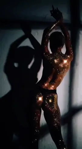 Golden queen Eva Ruban for sense me sance school #dancersoftiktok #dancingqueen #danceallnight #goldenstatue #fakebody 