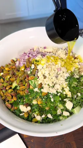 Quinoa Crunch Salad 🥗 FULL RECIPE ON MY WEBSITE IN MY BIO 🫶🏻 #salad #quinoa #healthyrecipes 