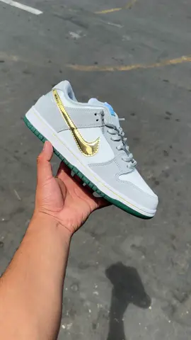 Dunk Low SB Cliver 🔵⚪️🟢 ☑️Tallas: 40-41-42-43-44 🟢 Visitanos: Galería plaza mall tercer piso, Stand C-3. Av. España frente al virrey - Trujillo. 🔸Hacemos envíos a todo el país 🇵🇪. 🔸Pide tu catálogo  950-382-322 📲✅ - - - - - - - - - #trujilloperu #perú #fracture #zapatillas #zapatillasperu #zapatillastrujillo #fractureperu #trujillo #trujillozapatillas #dunklow #dunklowseancliver 