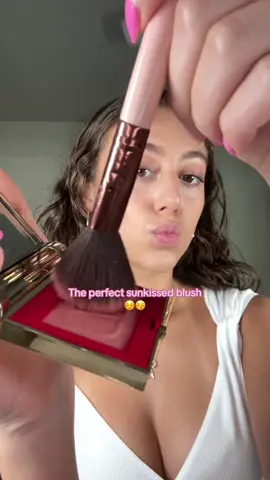 This blush is so velvety soft im in love #giftedbyvalentinobeauty #eye2cheek @Valentino.Beauty @sephora #sunkissedblush #blush #youneedthis #powderblush 