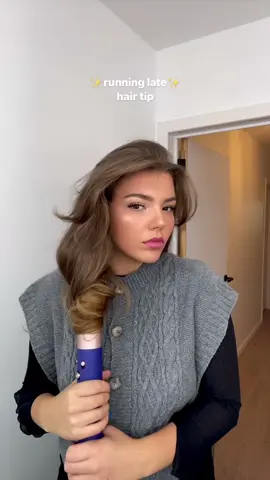 with this tip, hair is styled in 5 minutes! It’s practical for people who are always late, like me ⏰😅 #hairtips #dyson #dysonairwrap #hairtutorial #hairstyle #tipsforgirls 