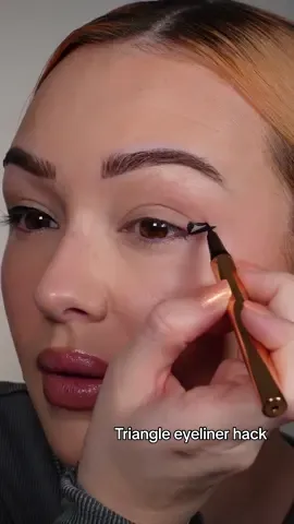 Triangle eyeliner hack 🤔 would you try? #makeuphacks #eyelinerhack #beautyhacks #makeuptutorial 