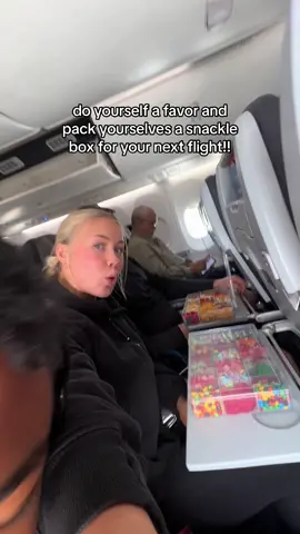 Life changing!! Even the flight attendants wanted some🤣 #snacklebox #travelhacks #travel #snackideas 