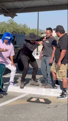 Pasame un trapo para limpiar el carro 😅 