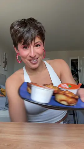 Ok the puffs were underwhelming but the cheesy jalapeno sauce is 🔥🔥🔥 #littlecaesars #littlecaesarspizzapuffs 