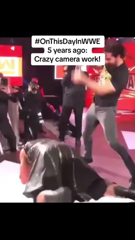 Who misses Kevin Dunn and his production of WWE shows...? One of the most infamous examples of the crazy camerawork under his later years in the WWE. Watch that cameraman jump up and down! 📱Twitter/wwe2420 #OnThisDayInWWE #WWE #wrestling 