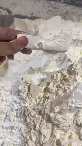 Chalk and Cornstarch. Eating on youtube. #cornstarch #chalk #asmreating 