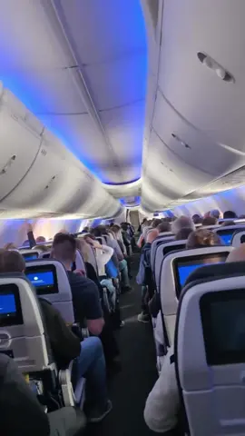 Yet another turbulence can u guess which airline is this? #aviation #turbulence #uae🇦🇪 #emirates #dubai🇦🇪 