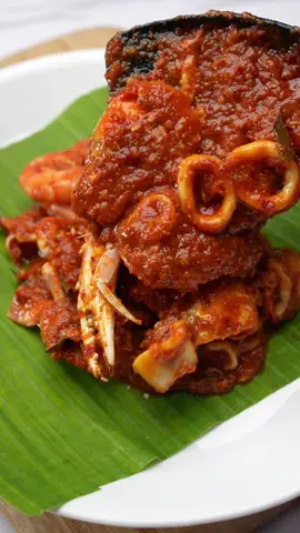 Episod 365 | Resepi Ramadhan Seafood Shellout | 2 Minit 1 Resepi by Che Sayang Kitchen Kalau buat shellout buat buka puasa ni mesti best. Makan sama2 dengan keluarga & kawan2.  Kalau korang ada masalah nak bersihkan kotoran degil masa memasak, boleh guna Magiclean Kitchen Stain Remover dan Kitchen Cleaner, Sedia Beraya Dalam Sekelip Mata 🕺 Resepi shellout macam di bawah 😁 Resepi penuh •⁠  ⁠Seafood macam udang, sotong & kerang •⁠  ⁠Cili kering 1 genggam •⁠  ⁠2 tangkai cili besar merah •⁠  ⁠1/2 bawang besar •⁠  ⁠4 ulas bawang putih •⁠  ⁠Daun kari •⁠  ⁠1 sudu serbuk kari ikan •⁠  ⁠4 sudu sos tiram •⁠  ⁠2 sudu sos cili •⁠  ⁠2 sudu sos tomato •⁠  ⁠4 sudu gula •⁠  ⁠Garam •⁠  ⁠2 biji telur dikocak #MYMagiclean #SedikitMagicleanSeribuKeceriaan #easycleaninghappyliving #Raya2024 #resepichesayang #chesayangkitchen #resepiramadanchesayang2024 #kongsibersama #kongsiselera #magicleanwiper #pipesinkdeclogger #pipeandsinkcleaner #attackdetergent 