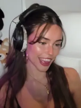 when madison beer plays game 😳💝 🎵 Make You Mine - Madison Beer #madisonbeer #madisonbeervideos #madisonbeeredit #makeyoumine #fyp #funny #viral #streamer 