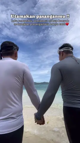 Temen itu bisa silih berganti Best friend bisa punya pasangan dan keluarga sendiri so Pilihlah pasangan kita, yang menemani kita dari sekarang, nanti dan selamanya🥰 . . .  #ukesemeofficial #uke #seme #ukeseme🌈 #ukesememoments #ukeseme🏳️‍🌈fyp #ukeseme🏳️‍🌈❤️ #pelangi🌈 #rainbow #🏳️‍🌈 #🏳️‍🌈❤️🏳️‍🌈 #top #bottom #topbottom #boyfriend #capcut #capcuttutorial #capcuttemplate #fyp #fypシ #bali #bali🌈 #couple #couplegoals #bromance  #couple #pasangancouple #couplelove #qoutes #relationships #relationshipquotes