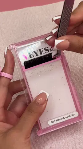 Self fanning #lashextensions #veyelash #lashtutorial #lashes #lashmapping #lashtech #lash 