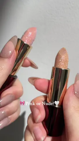 Left or right? >> 🔗🛍️💫 #focallureus #focallurebeautyus #lipstick #lipcombo #lippies #glitter #sparkle #pinklips #pinklipstick #pinkmakeup #lipcolourchallenge #shiny #focalsparkle 