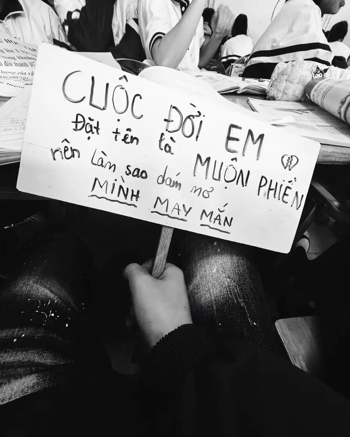 Cuộc đời em đặt tên là muộn phiền làm sao dám mơ được may mắn  🥲