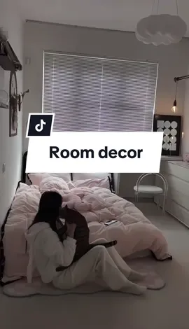 Love vibes 💗🐈‍⬛#phongngudep #viral #basicdecor #LeanOnTikTok #nhà_đẹp #RoomTour #roomdecor #homedecor #trangtriphongngu #xuhuongtiktok #decorphongngu 