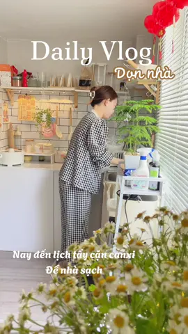 Daily Vlog | Dọn nhà thôi mấy bà ơi . Thời buổi này việc dọn nhà cũng đơn giản nhẹ nhàng hơn , vấn đề gì cũng được giải quyết nhanh gọn . Căn canxi chắc chắn nhà nào cũng phải bị trong quá trình sử dụng , bởi vậy tui luôn trữ sẵn trong nhà sản phẩm tẩy cặn canxi của nhà Beecok.  #xuhuong #viral #viralvideo #trending #dailyvlog #chinhvlog #Home #cuocsong1ngaycuaminh #beecok #cặncanxi #beecokvn 