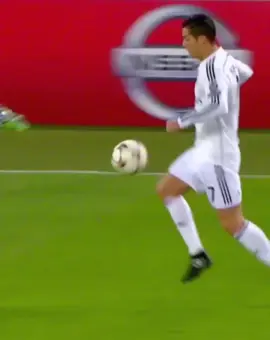 Ronaldo dribbling 🤩 #football #ronaldo #dribbling #skills #fyp 