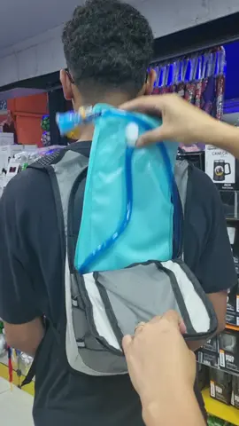 mochila hidratação impermeável, ideal para ciclistas, trilhas, corridas sports, acompanha refil de 2L.