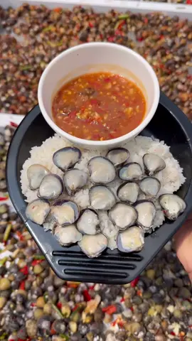 លៀសហាលកំពង់ចាម បកហើយស្រាប់ៗ ចឹង ត្រូវម៉ាច់ជាមួយបាយកកទឹកអំពិលទុំ 😋😋 តូប ស្រីសលៀសហាលកំពង់ចាម #eatame #ព័ត៌មានលម្អិតក្នុងខមិន #Foodie 