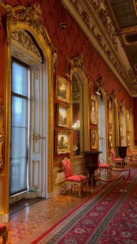 Royal palaces are my favourite aesthetic🤍 #royal #royalpalace #buckinghampalace #regal #luxury #luxurylife #britishroyalfamily #luxuryaesthetic #monarchy #lovestory #coquette #princessdiana #princesscore  #thecrown #aristocats #marieantoinette 