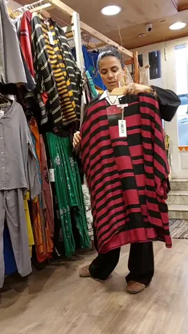 #styleitlikeajozee #jozee #jozeeboutique #styletips #stylesnap #outfitideas #outfitinspo #handmadejewelry #handmadewithlove #embroidery #linen #top 