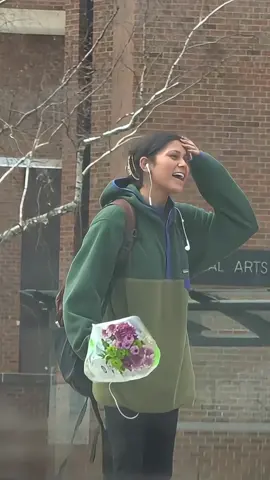 Her REACTION was EVERYTHING🥺❤️ #hopecore #givingflowerstostrangers #bekind #reaction #jesusisking #flowers #iloveyou 