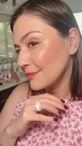 Happy First Day of Spring 🌸 @Hourglass Cosmetics is my ride or die. Absolutely beautiful for all agea. #hourglasscosmetics #hourglassveilskintint #blush #lipgloss 