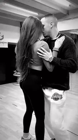 Bailando contigo❤️‍🔥 🎶: Corazón Sin Cara 💃🕺: Davide y Anna #bachatadancing #bachatatiktok #bachatastyle #bachatadancing #bachatadancers #bachatacouple#bachatachallenge #dancers #fyp #viral #foryou #foryoupage #bachata #viral #trending #puroshow #flow #passion #fuego #bachatastyle #bachatas #bailando 