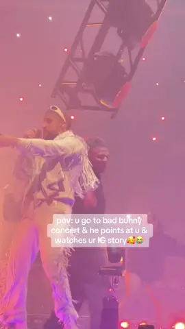 I didnt know how to act hes my celebrity crush😭💕💕 #badbunny #badbunnyconcert #fypシ 