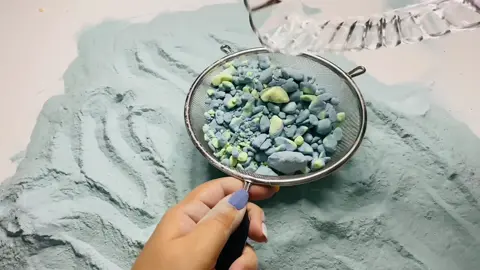 ✨Full Video on Youtube✨ crushing baking soda pebbles #bakingsodaasmr #relaxingasmr #oddlysatisfying #asmr #sleep #sleepaidasmr #sleepaid #relaxing #asmrsounds #bakingsodacrushing 