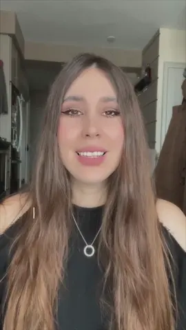 ¿Has notado cómo a menudo idealizamos a nuestros padres?  🌟 Desde la infancia, tendemos a verlos como figuras perfectas, llenas de sabiduría y amor incondicional. Pero, ¿qué sucede cuando esa imagen se desvanece? 💔 Las heridas de la infancia pueden surgir cuando enfrentamos la realidad de que nuestros padres también son humanos, con sus propias fallas y limitaciones. Es importante reconocer que estas heridas pueden impactar profundamente en nuestras vidas adultas. Pero aquí está la buena noticia: al explorar y sanar estas heridas, podemos liberarnos del peso de la idealización y cultivar relaciones más auténticas y saludables, tanto con nuestros padres como con nosotros mismos. 💖 Te acompaño a trabajar en sanar esas heridas y encontrar la paz interior que mereces ✨ #heridasemocionales #heridasdelainfancia #bienestar #psicologia #psicologa #terapiaonline #apegos #idealizar #padres #relaciones #bienestarysalud #ansiedad #decepcion #infancia #autoconocimiento 