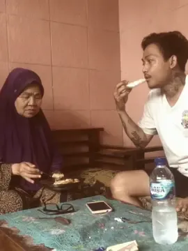 tentang anak laki-laki dan cinta pertamanya, yaitu ibu 🥀#ibu #fypシ #sadstory #bismillahfyp #xzyabc #fypage #xyzbca #fypシ゚viral #fypdonggggggg 