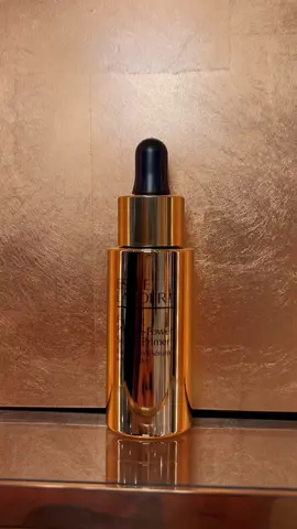 🤩Futurist Peptide-Power Serum Primer🤩 This serum primer helps with all day and long term moisture. Good for smoothing and primer + care. In 4 weeks skin will feel firmer and smoother Ingredients: • Glucosamine to resurface • 2 peptides for firmer and smoother skin • Hyaluronic Acid for hydration • Vitamin E for anti oxidants • Polymers for smoother skin and radiance #primer #productsyouneed #serum #skincare #makeup #trending #esteebeautyadvisor #esteebeauties #esteelauder