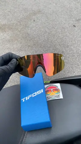 Tifosi Vogel SL Crystal Clear Pink Comfort Grip technology adds a flex to the earpads that holds the sunglasses securely without causing pressure and providing an anti-bounce fit Included: Microfiber Cleaning Bag Fit: Large-XL Weight: 26gram #fyp #tifosi #sunglasses #jogging #Hiking #cycling #riding #OOTD #style  