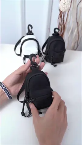 กระเป๋าใส่หูฟังที่สวยงามและเป็นส่วนตัวใครไม่รัก?#fashion #minibag #headphones #bluetooth #3C #headphonecase 