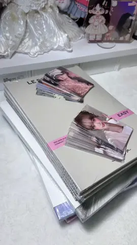 | 𝘂𝗻𝗯𝗼𝘅𝗶𝗻𝗴 𝘄 𝗺𝗲 | kakaotalk xứng đáng must-have ptc đợt này #unboxing #lesserafim #photocard #포카 #sakura #chaewon #yunjin #kazuha #eunchae #fypシ #viral 
