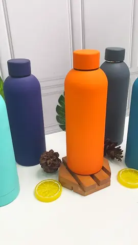 Termos yang mudah di bawa pergi kemanapun . Cocok buat kalian suka travelling dan beraktifitas keseharian 😍🥰 #termos #termoslulu #termosstainless #fypシ #fypシ゚viral #kualitasterbaik #botolviral #berkualitasgakharusmahal #500ml #capcut #botolminum #botolminumviral #termosstainlessmurah 