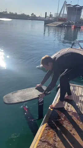 Who else has tried pumpfoiling? #hydrofoil #wingfoil #wingfoiling #kitefoil #pumpfoil #pumpfoiling #foilsurfing 