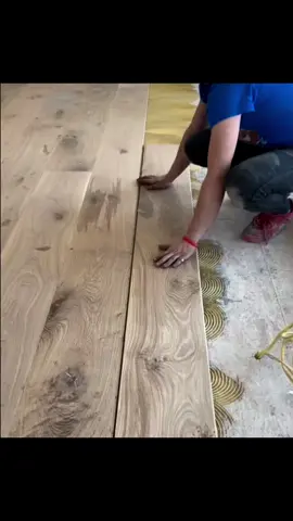 Làm sàn gỗ ở Mỹ (hardwood glue down and nail in flooring). #trend #xuhuong #construction #trending 