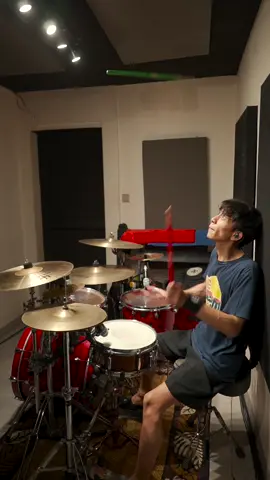 Lamunan dari @DENNY CAKNAN yg di balut dengan arrangements @ISHAL MUSIK  Keren sih ini.. terima kasih kakak2 ku 🙏🏻 #bauzaftercoma #lamunan #dennycaknan #drumcover #drummer #sticktricks #stickterbang #vastdrumsticks #nebulaecymbals #hellicon