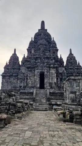 Candi Sewu (Sewu Temple), Yogyakarta; Candi Budha terbesar kedua di Indonesia (setelah Borobudur), dibangun pada abad ke 8. #sewutemple #candisewu #prambanan #yogyakarta 